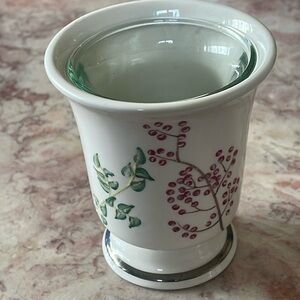 EUC~2 Piece White Barn Candle Company Tea Light Decorative Candle Holder